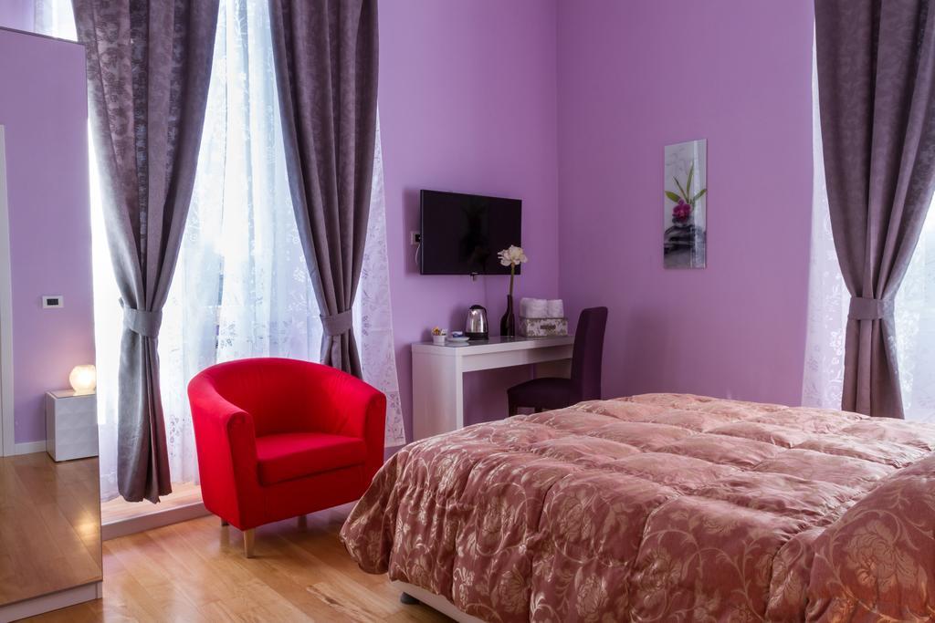 Bevilacqua Bed Roma Santa Croce Rome Room photo