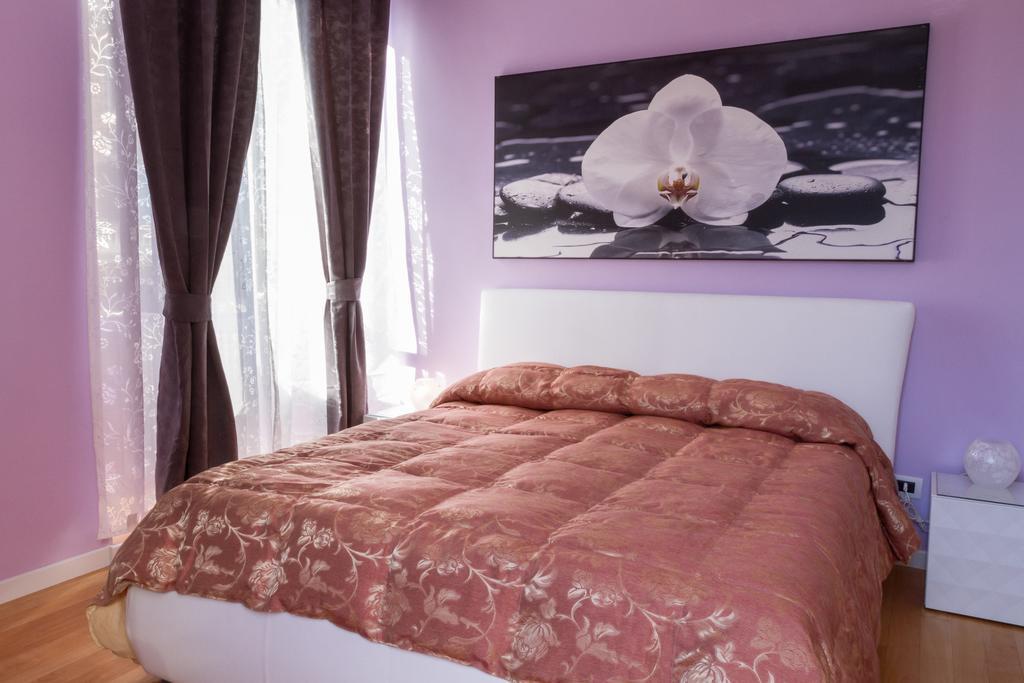 Bevilacqua Bed Roma Santa Croce Rome Room photo
