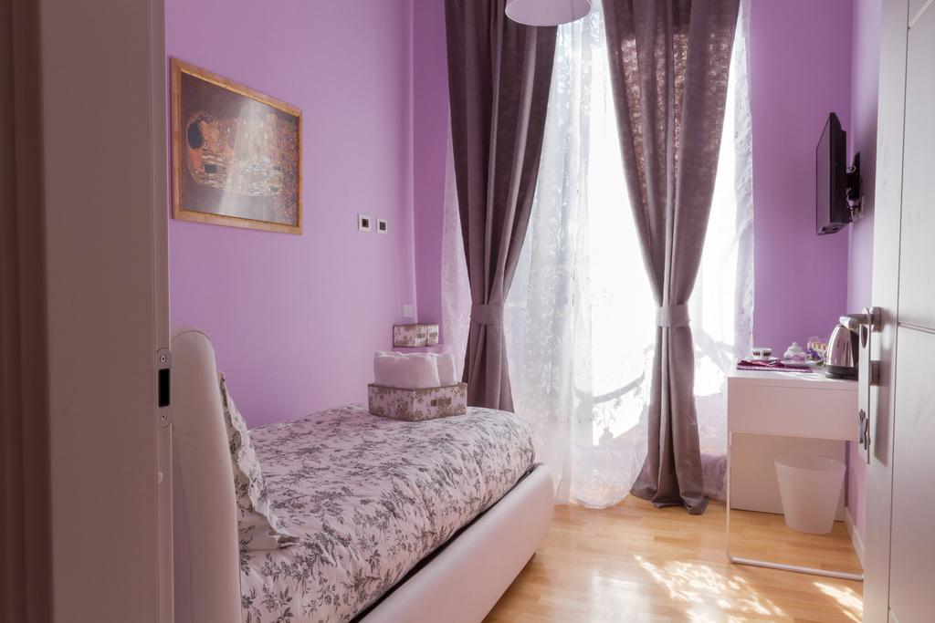 Bevilacqua Bed Roma Santa Croce Rome Room photo