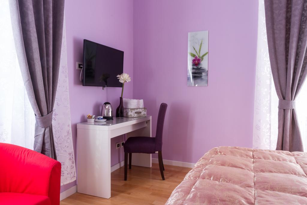 Bevilacqua Bed Roma Santa Croce Rome Room photo