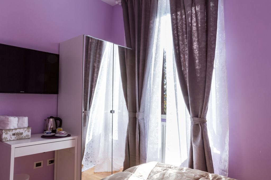 Bevilacqua Bed Roma Santa Croce Rome Room photo